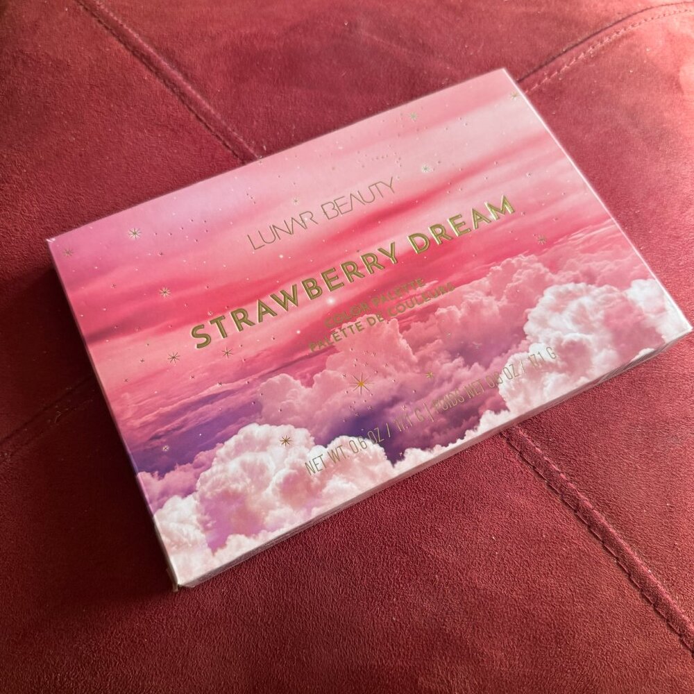 Women Lunar Beauty  Strawberry Dream Eyeshadow Palette